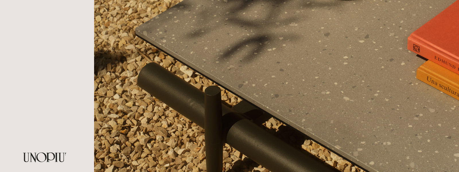 UNOPIU' Couch- & Beistelltische Slide background