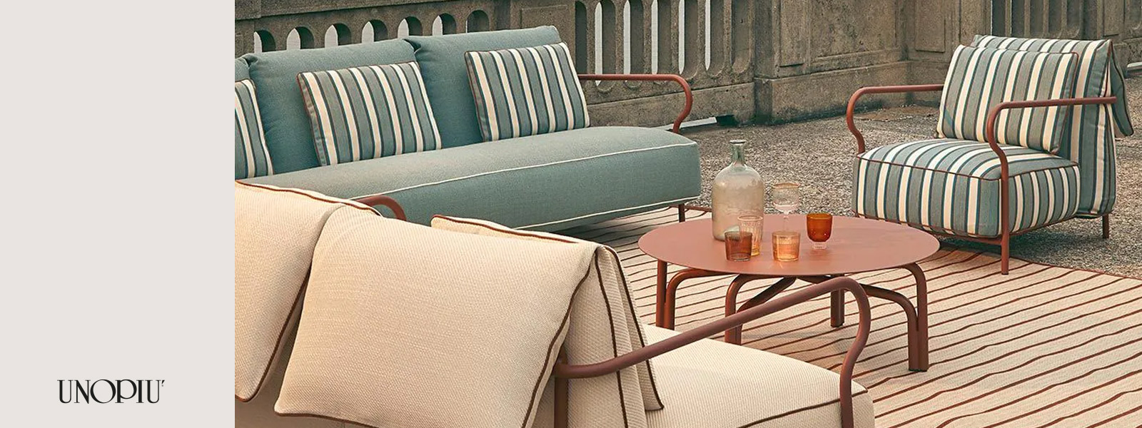UNOPIU' Couch- & Beistelltische Slide background