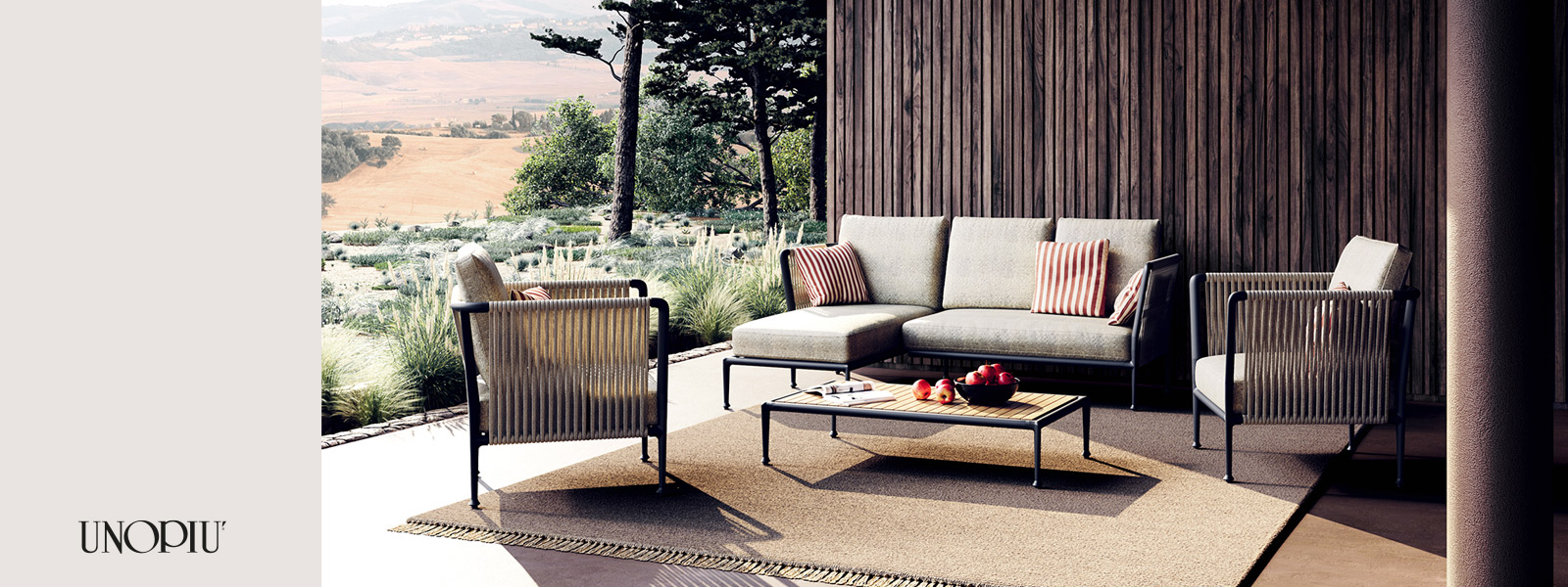 UNOPIU' Treble Slide background